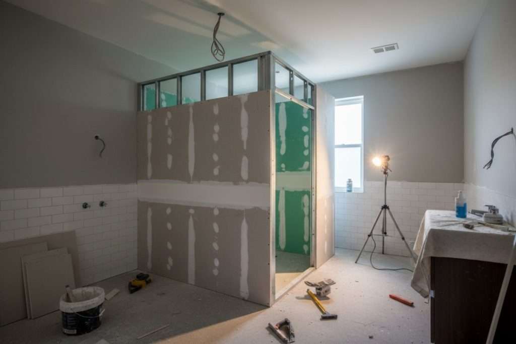 Cloison douche placo mi-hauteur : conception et installation
