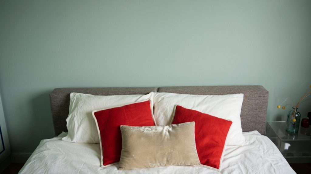 Peinture pour chambre : quelles couleurs privilégier pour créer une ambiance reposante ?