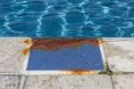 Rouille piscine au sel : comprendre et prévenir